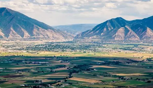 Spanish Fork fields background